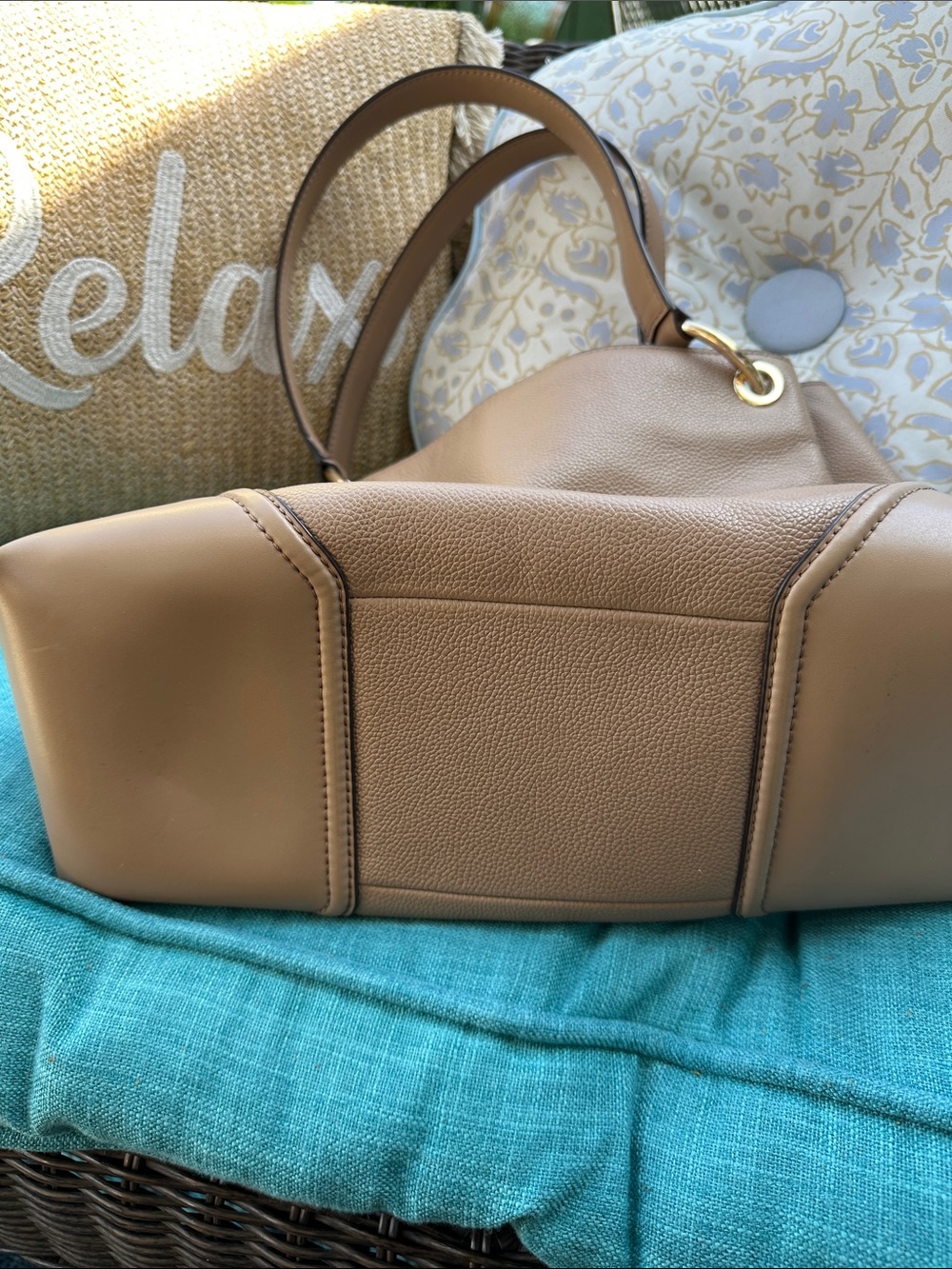 Michael Kors Caramel Brown Leather Shoulder Bag with Gold Accents - Picture 4 of 8